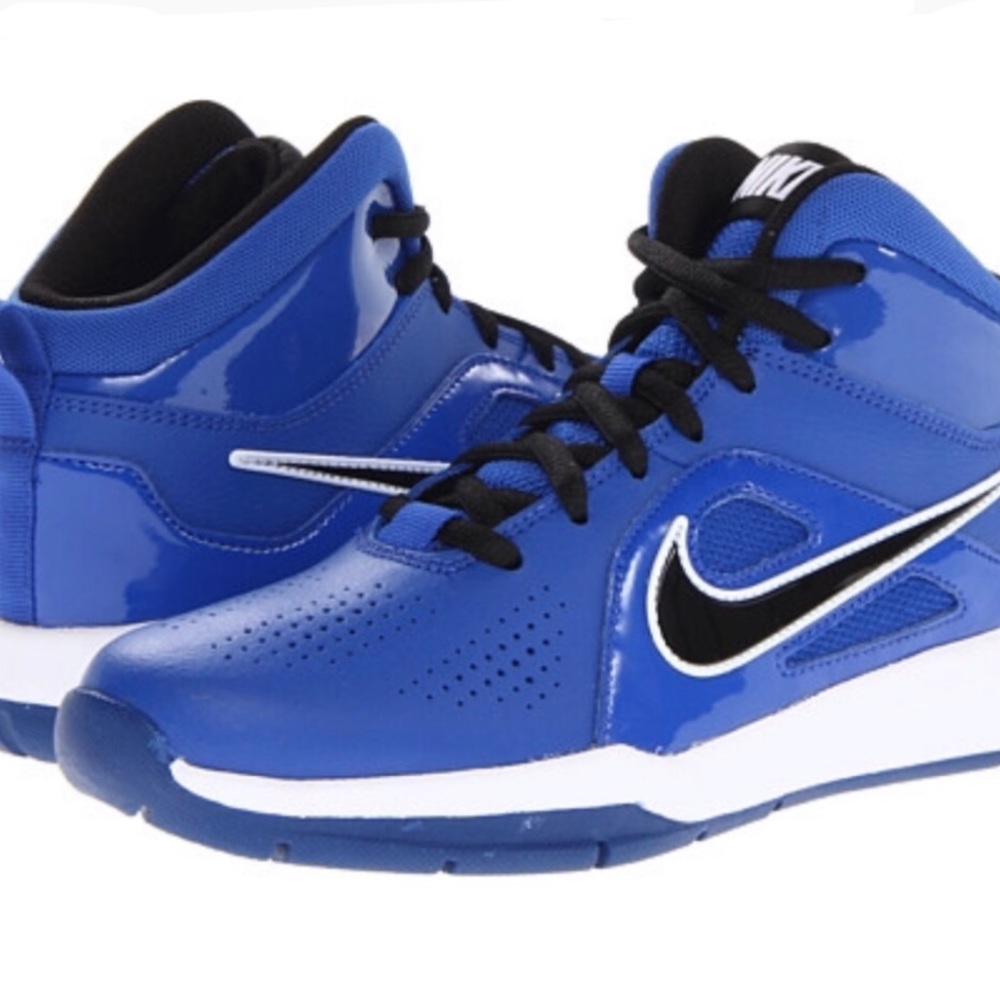 💙👟Nike Team Hustle sneakers 👟💙